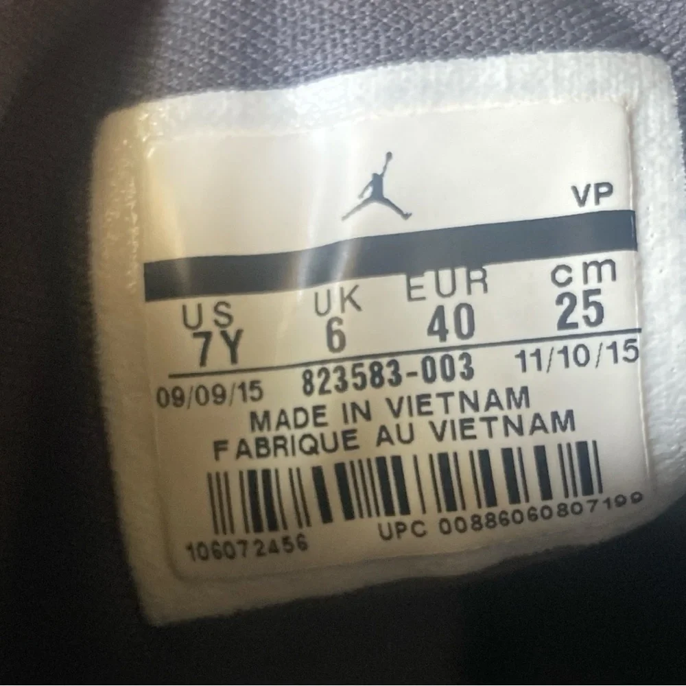 JORDAN HORIZON WOLF GREY BLACK HI-TOP  SNEAKERS